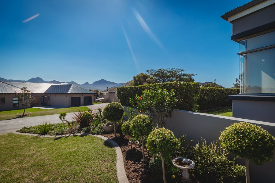 4 Bedroom Property for Sale in Kraaibosch Manor Western Cape